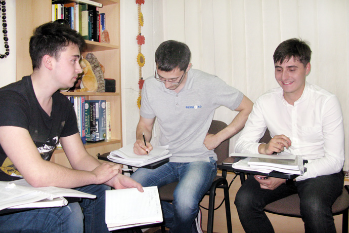 Debating (the Karl Popper debate format) at Terra Nova. From left to right: Alexandru Musteață, Maxim Fucedji, and Eugeniu Pascal. TOEFL Preparation / Section 2 (M.W.F. Evening Group). May 2016.